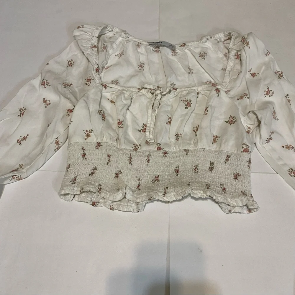 67. Hollister White Floral Blouse - Picture 3 of 7